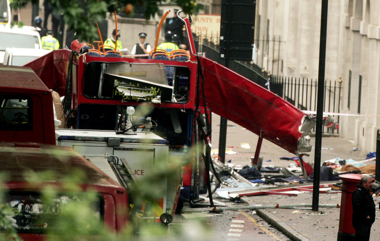 Miközben több amerikai városban is ünneplés kezdődik, szakértők vitatkoznak azon, hogy vajon milyen szerepe volt Oszama bin Ladennek az utóbbi időben az al-Kaidában, és így mennyire veti vissza a szervezetet megölése. Az al-Kaida új vezetőjét, Ajman az-Zavahirit jóval kevésbé karizmatikus vezetőnek tartják, azonban több elemző szerint a szervezet mára már túlságosan decentralizálttá és franchise-szerűvé vált ahhoz, hogy megsemmisítő csapást szenvedjen el.