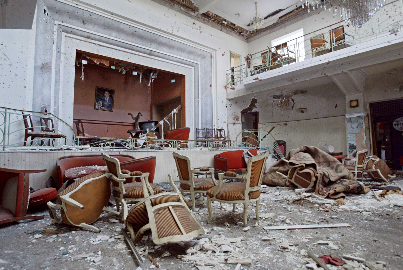 Miközben több amerikai városban is ünneplés kezdődik, szakértők vitatkoznak azon, hogy vajon milyen szerepe volt Oszama bin Ladennek az utóbbi időben az al-Kaidában, és így mennyire veti vissza a szervezetet megölése. Az al-Kaida új vezetőjét, Ajman az-Zavahirit jóval kevésbé karizmatikus vezetőnek tartják, azonban több elemző szerint a szervezet mára már túlságosan decentralizálttá és franchise-szerűvé vált ahhoz, hogy megsemmisítő csapást szenvedjen el.