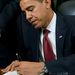 Obama egy, a fogolytábor bezárásával kapcsolatos dokumentumot ír alá 2009-ben