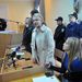 Julija Timosenko lánya kezét fogva szólalt fel a bíróság előtt.