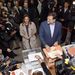 Mariano Rajoy, a spanyol ellenzéki konzervatív Néppárt elnöke a felesége, Elvira Fernández társaságában leadja szavazatát