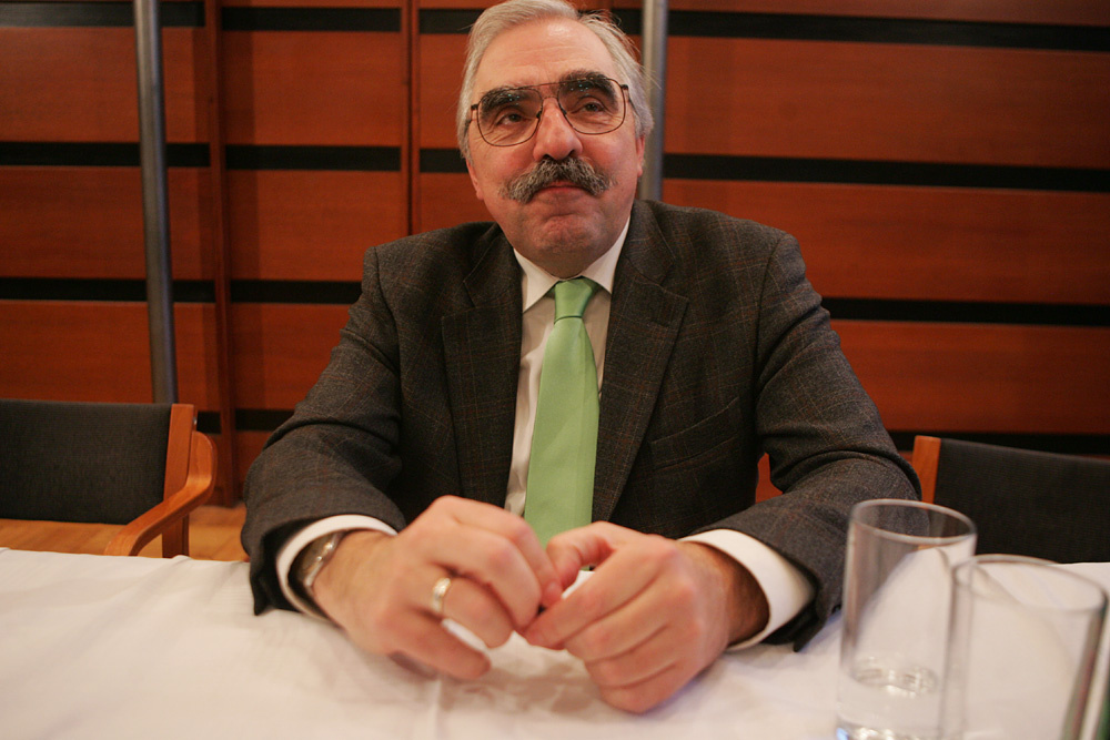 2011. április 21. Megalakult a Szabadság és Reform Intézet Alapítvány, aminek Bokros Lajos lett a kuratóriumi elnöke.