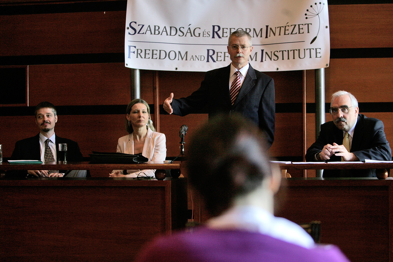 2011. április 21. Megalakult a Szabadság és Reform Intézet Alapítvány, aminek Bokros Lajos lett a kuratóriumi elnöke.