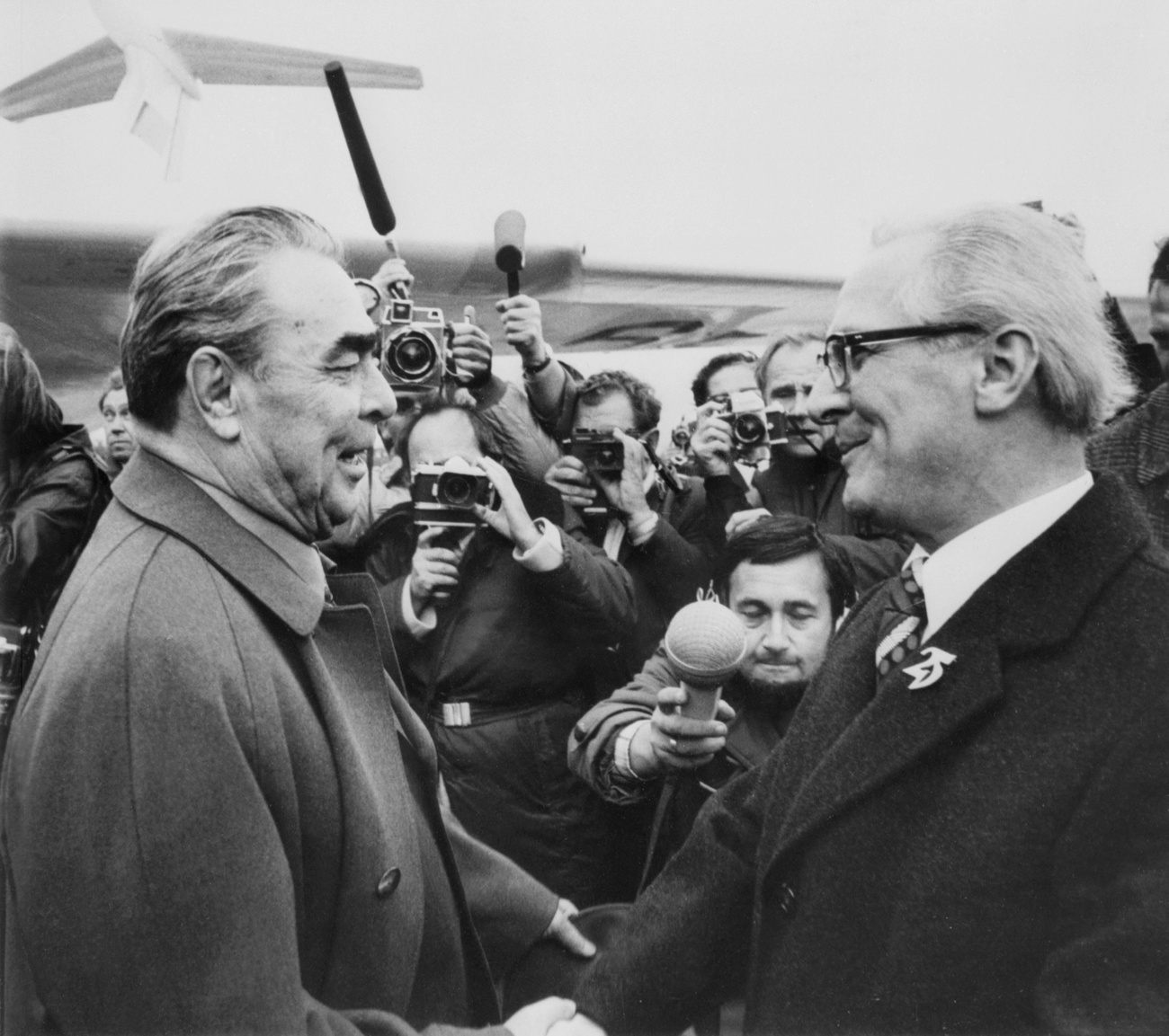1989. április 2., Havanna. Gorbacsov és Castro kezet ráztak a Szovjetúnió és Kuba közötti baráti és együttműködési szerződés aláírása után.