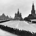 1954. január 13. Sor Lenin és ekkor Sztálin mauzóleuma előtt. 