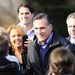Ezt a jelöltek is ki szokták használni, Mitt Romney, az előválasztás győztese is kampányolt, itt éppen a Webster iskola mellett.