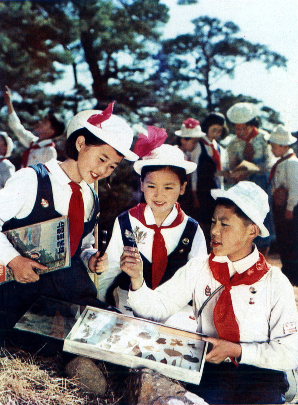 1994. július 8-án a 82 éves Kim Ir Szennel szívroham végzett. Személyi kultusza máig él, legalábbis életben tartják.