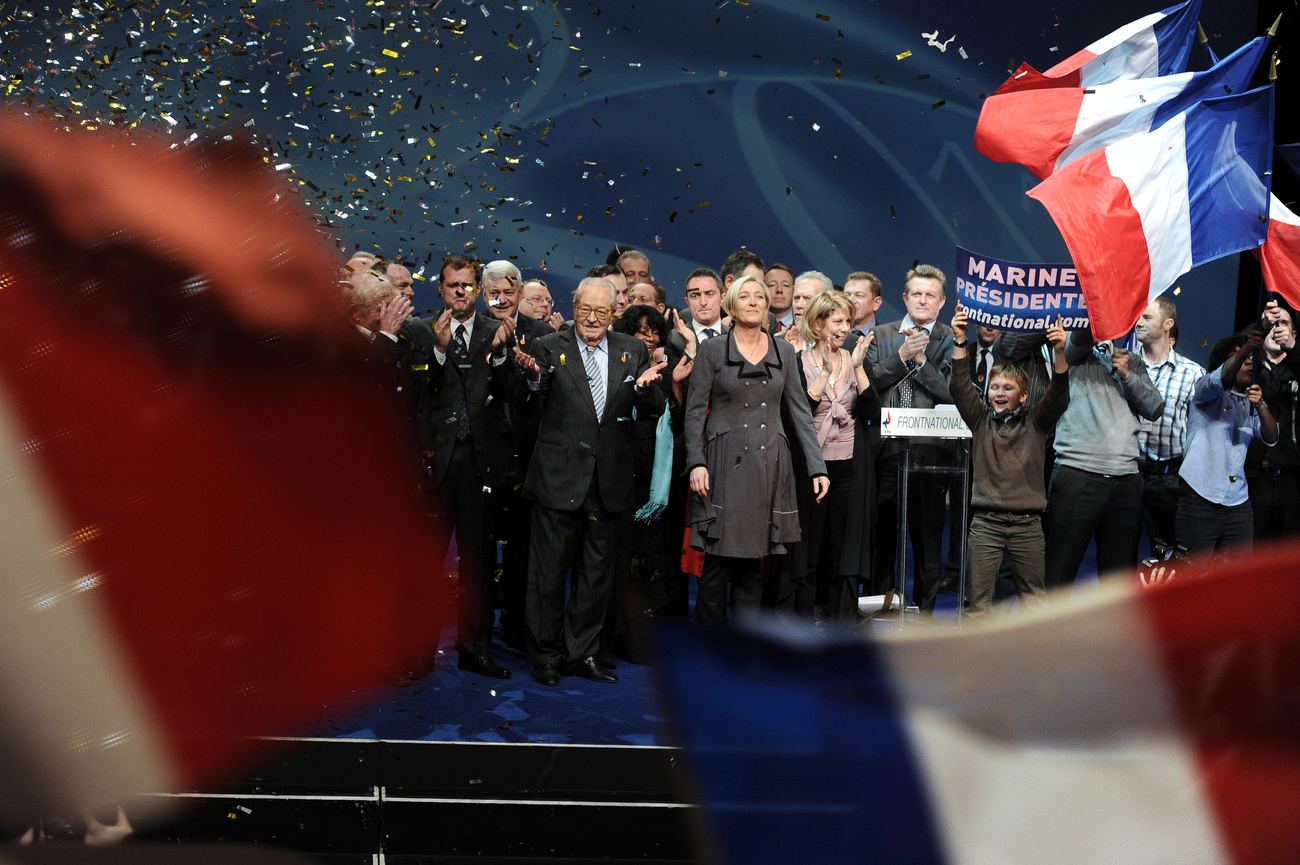 Marine Le Pen 2012. április 22-én este az elnökválasztás első fordulójában elért harmadik helyét ünnepli. Közel 18 százalékos eredménye felülmúlta apja bármelyik korábbi eredményét az elnökválasztásokon.