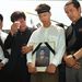 A koreai közösség tagjai a megölt Eddie Lee emlékének tisztelegnek.