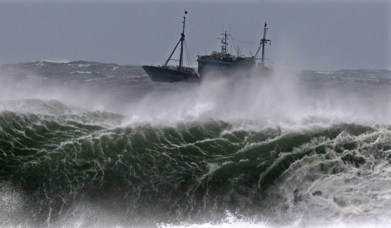  Észak-Koreát, amely még alig heverte ki a pusztító árvizeket, majd a rákövetkező aszályt, az előrejelzések szerint kedden este éri el a tájfun. 
