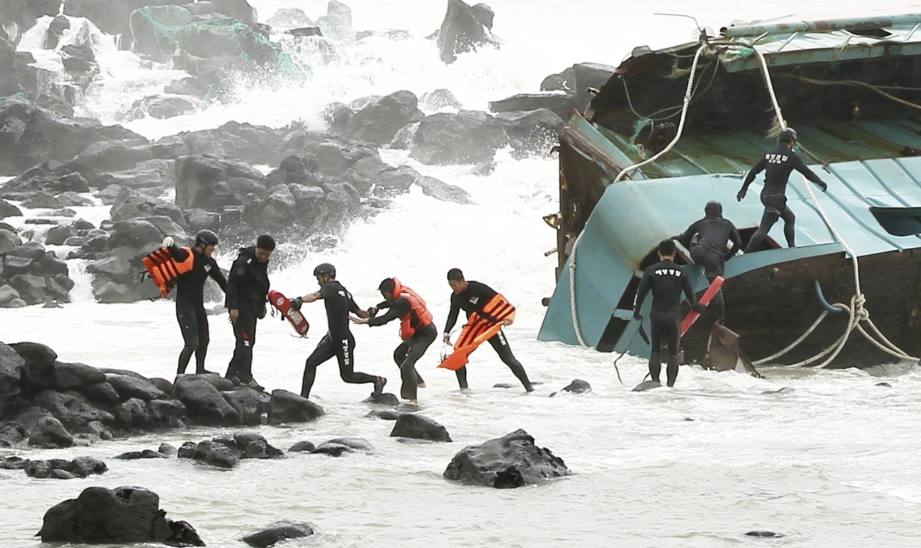  Észak-Koreát, amely még alig heverte ki a pusztító árvizeket, majd a rákövetkező aszályt, az előrejelzések szerint kedden este éri el a tájfun. 