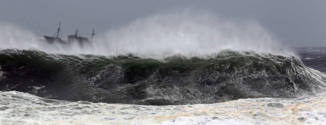  Észak-Koreát, amely még alig heverte ki a pusztító árvizeket, majd a rákövetkező aszályt, az előrejelzések szerint kedden este éri el a tájfun. 