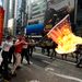 Hongkongban a japán konzulátus előtt volt tüntetés szeptember 16-án. A konzulátus fele páran egy amerikai zászlót is felgyújtottak. Sok kínai meggyőződéssel vallja, hogy minden japán lépés mögött az Egyesült Államok áll, ami szövetségesein keresztül próbálja visszafogni Kínát és korlátozni Peking befolyását.