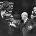 John Fitzgerald Kennedy amerikai elnök és Nyikita Hruscsov, a Szovjetunó főtitkárának első találkozása az amerikai követségen, 1961-ben.