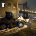 Markológép szeli a vizet Brooklynban, ahol épületek omlottak le az utak pedig járhatatlanokká váltak a víz miatt.