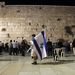 Izraeli fiú egy közös imán Jeruzsálem nyugati részén
