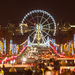 A Champs-Élysées Párizs karácsonyi fényeivel