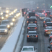 Az erős havazás miatt Moszkvában pénteken is kilométeres dugók lassították a haladást az utakon.
