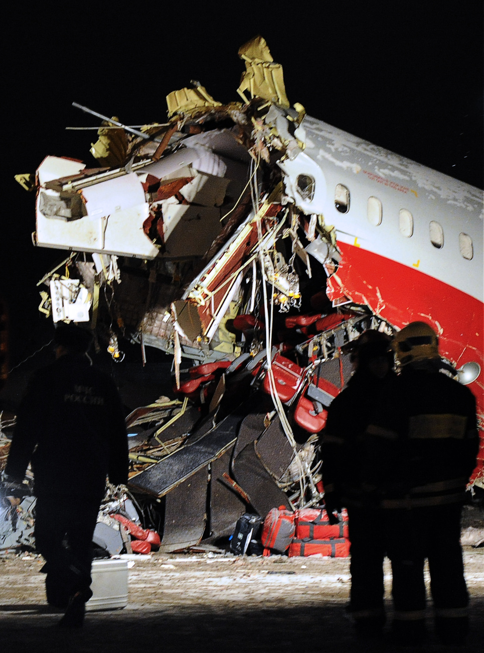 Letért a leszállópályájáról és egy autóútra csúszott át egy orosz utasszállító repülőgép a moszkvai Vnukovo reptéren.
Az első kép, amit a repülőtér dolgozója röviddel a baleset után osztott meg a Twitterren. 