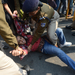 A helyi erőket felkészületlenül érte a tüntetés, több rendőri túlkapás is történt, december végén le kellett zárni az Új Delhibe vezető utakat és a vasutat, a tömeg december végére így is kezelhetetlen méretűre nőtt.