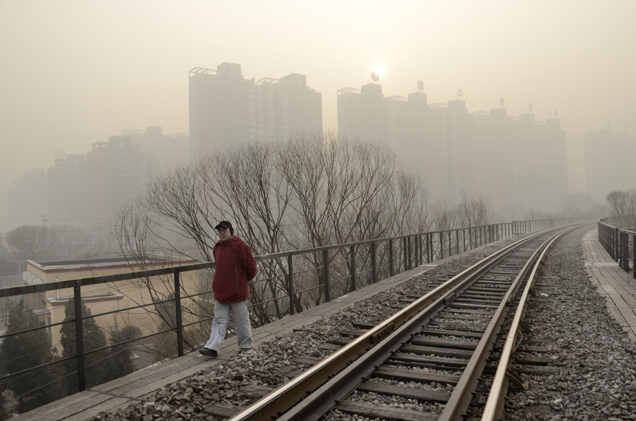 Peking városképe a napokban (felül) és amikor tisztább a levegő