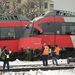Frontálisan összeütközött két elővárosi vasúti szerelvény hétfőn reggel Bécs Penzing nevű külső kerületében, sokan megsérültek.