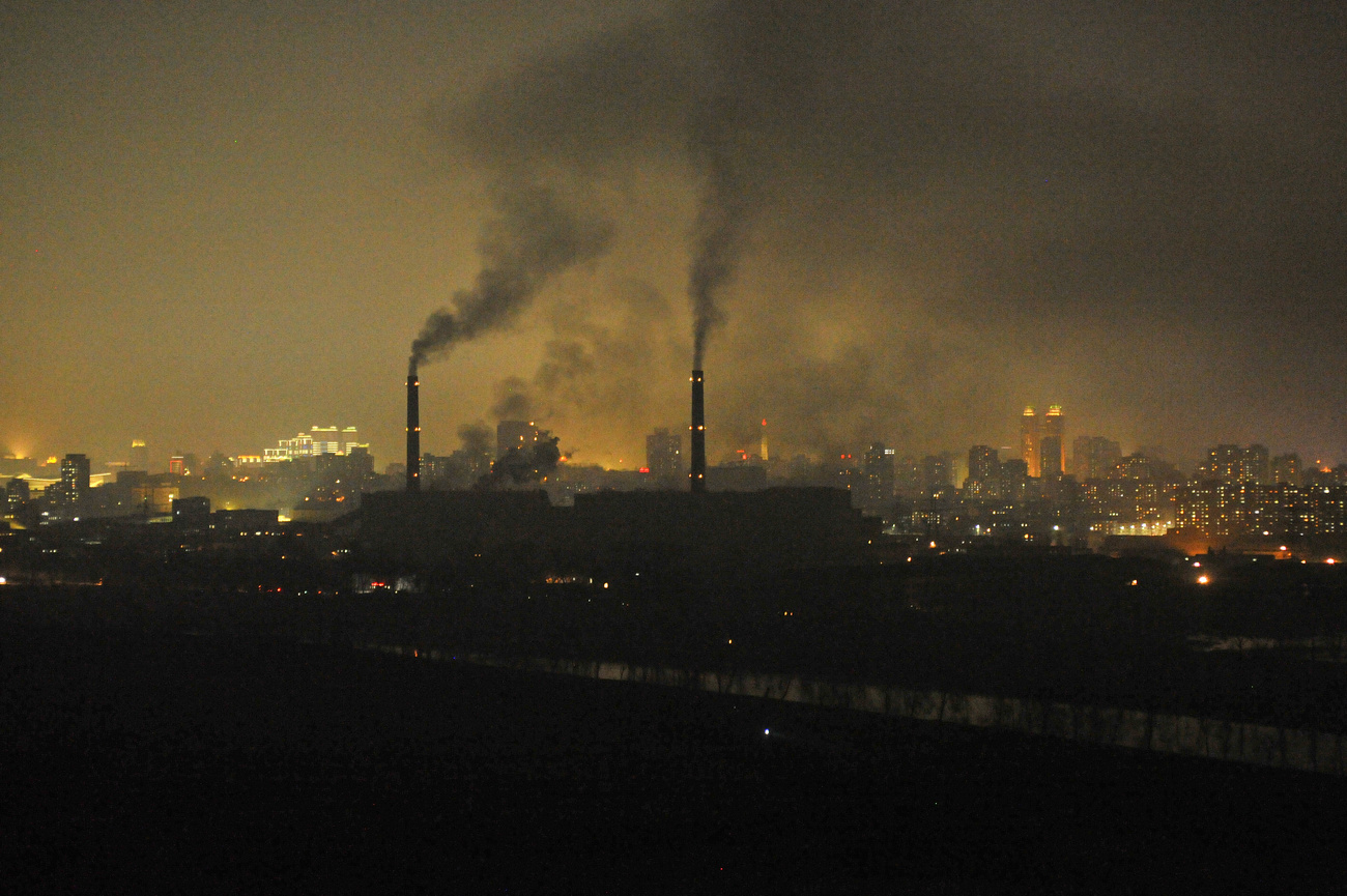 Szénerőmű termel Phenjanban. 