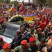 Chávez koporsóját szállítják Caracas utcáin.