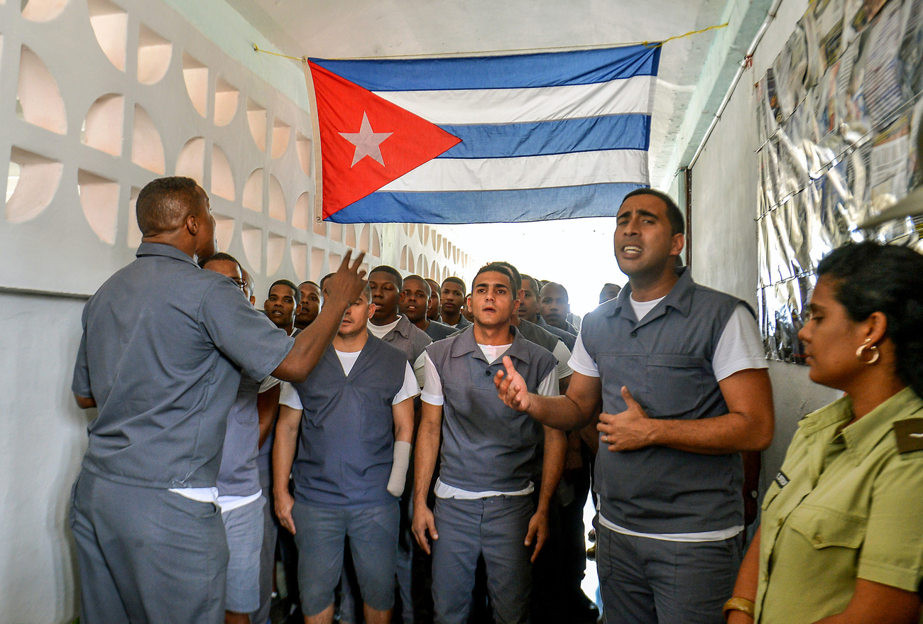 Kuba 56.000 foglyot tart elzárva 200 intézményben. 
