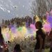 Az indiai Holi ünnepség mintájára Amerikában is ötvenezren ünnepelték színes porral a tavaszt.