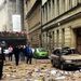 Erős robbanásban rázta meg Prága belvárosát hétfő délelőtt, legalább tizenhárman megsérültek, a környéket betemette a törmelék.  - Az első mobiltelefonos fotó a helyszínről a robbanás után, amit egy járókelő töltött fel instagramra.
