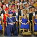 A leköszönt királyné unokáival ült az első sorban