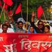 Az Indiai Szakszervezetek Országos Tanácsának aktivistái a május elsejei felvonuláson Allahabadban. 