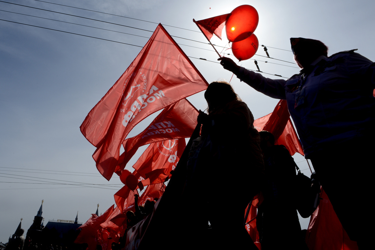 A Vörös és Fekete Szövetség nevű albán nacionalista párt felvonulása Tiranában. A felvonuláson Sali Ram Berisha, az ország miniszterelnökének lemondását követelték. 