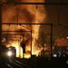 Ketten meghaltak, tizennégyen megsebesültek, háromszáz embert kimenekítettek otthonaikból a belgiumi Gent városának közelében, miután egy vegyi anyagokat szállító vonat kisiklott, és lángra kapott.
