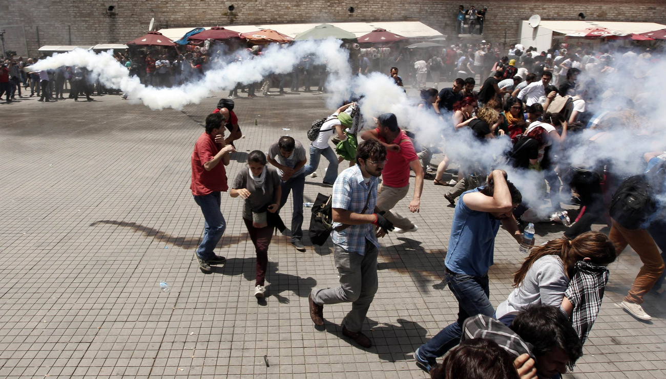 A zavargások június első vasárnapján is folytatódtak. A linkre kattintva megnézhetik legfrissebb képeinket is a törökországi zavargásokról. 