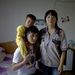 Hat hónappal az esküvői kép elkészülte után Ping Vu és Lili Csang gyermekükkel. Úgy döntöttek, hogy akármilyen nehéz is Sanghajban megoldani, együtt akarnak élni a gyerekkel.
