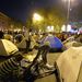 A tüntetők egy része éjszakára sátrat vert a belvárosban.