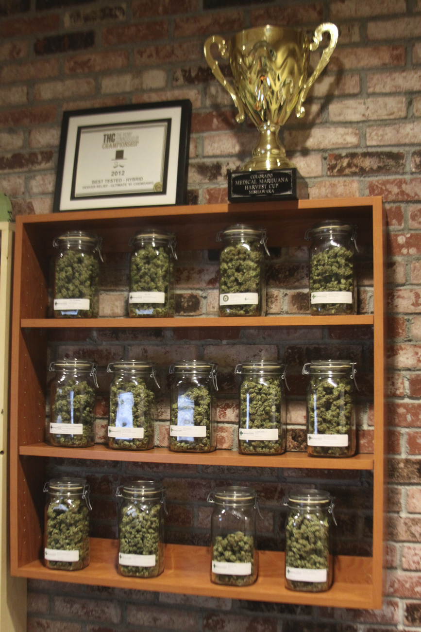 Egy az állam 350 orvosi marihuána boltja közül, melyekben januártól minden felnőtt vásárolhat