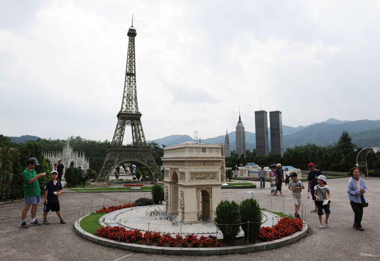 A görögországi Filiatrában Dr. Harris Fournarakis épített mini Eiffel-tornyot.