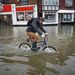 A Környezetvédelmi Hatóság ma délelőtt tizennégy súlyos árvízi figyelmeztetést adott ki a Temze partjára és további száznegyvenhatot tart érvényben a dél-angliai területeken.