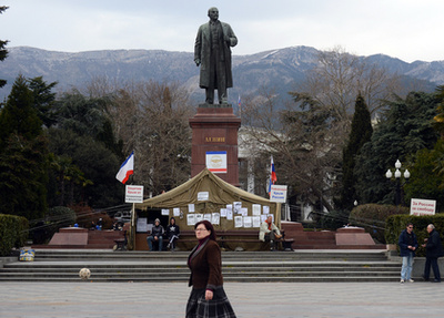 A CsehovSky nevű éttermet Robert Stevenson író ihlette meg. A kincses sziget című regényében szereplő Hispaniolát az oroszok egy filmdíszletként a kommunizmus idején építették, majd Jaltán helyezték el.