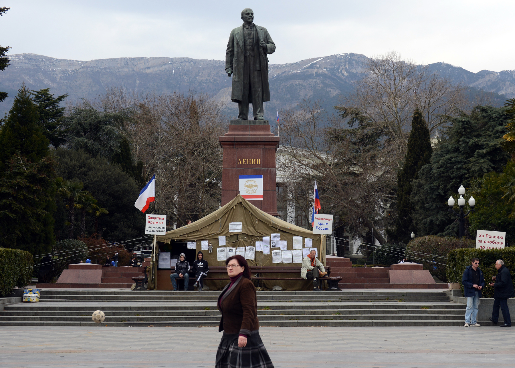 A CsehovSky nevű éttermet Robert Stevenson író ihlette meg. A kincses sziget című regényében szereplő Hispaniolát az oroszok egy filmdíszletként a kommunizmus idején építették, majd Jaltán helyezték el.