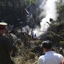 14 emberrel - köztük a laoszi védelmi miniszterrel - a fedélzetén lezuhant a laoszi légierő egy gépe az ország északi részén.