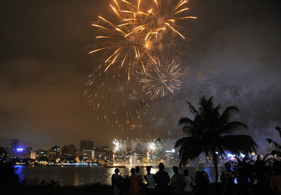 Tűzijáték az afganisztáni Islamabadban, az Elnöki Palota felett, az állam fennállásának 68. évfordulóján, augusztus 14-én.