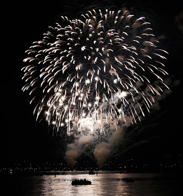 Tűzijáték az afganisztáni Islamabadban, az Elnöki Palota felett, az állam fennállásának 68. évfordulóján, augusztus 14-én.