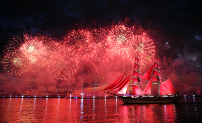 Tűzijáték az afganisztáni Islamabadban, az Elnöki Palota felett, az állam fennállásának 68. évfordulóján, augusztus 14-én.