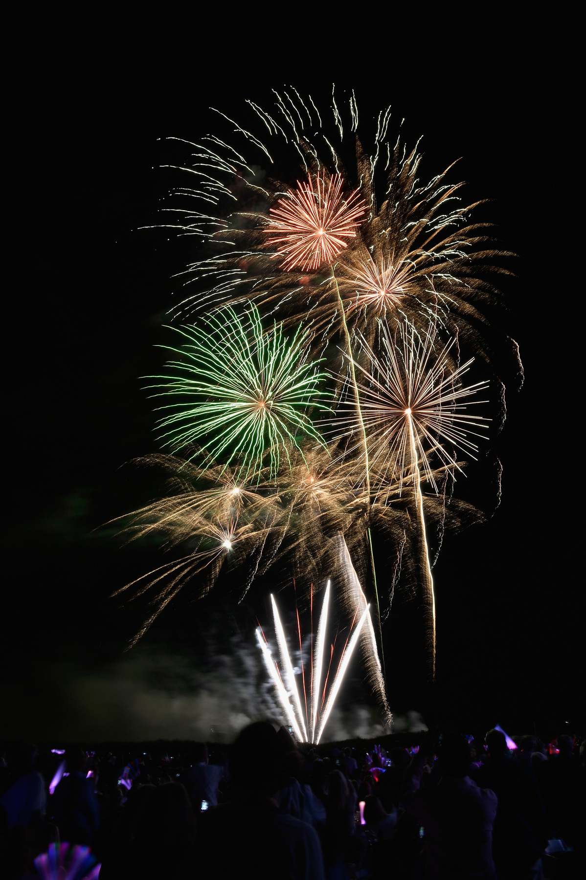 Tűzijáték az afganisztáni Islamabadban, az Elnöki Palota felett, az állam fennállásának 68. évfordulóján, augusztus 14-én.