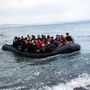 Két nap alatt csaknem 1200 menekült érkezett Törökország irányából Görögországba. A legnépszerűbb állomások a török partokhoz legközelebb eső görög szigetek, mint Kosz, Híosz Leszbosz és Farmakonisi.