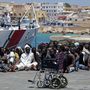 Az előző éjszaka érkezettek közt volt egy sebesült férfi is: Líbiában rálőttek, és golyóval a lábában hajózott keresztül a tengeren. A sebesültet a kikötőből kórházba szállították. 